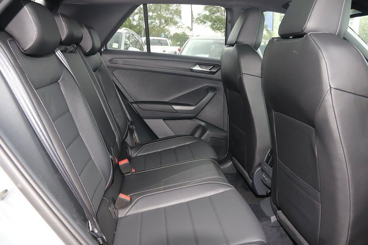 2024 Volkswagen T-Roc 140TSI R-Line D11
