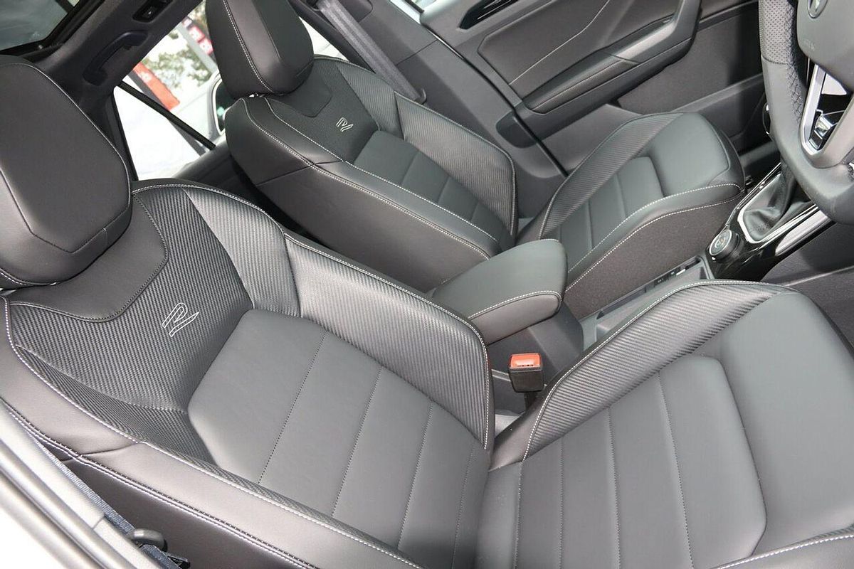 2024 Volkswagen T-Roc 140TSI R-Line D11