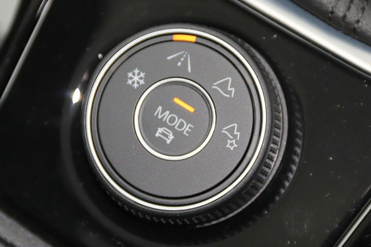 2024 Volkswagen T-Roc 140TSI R-Line D11