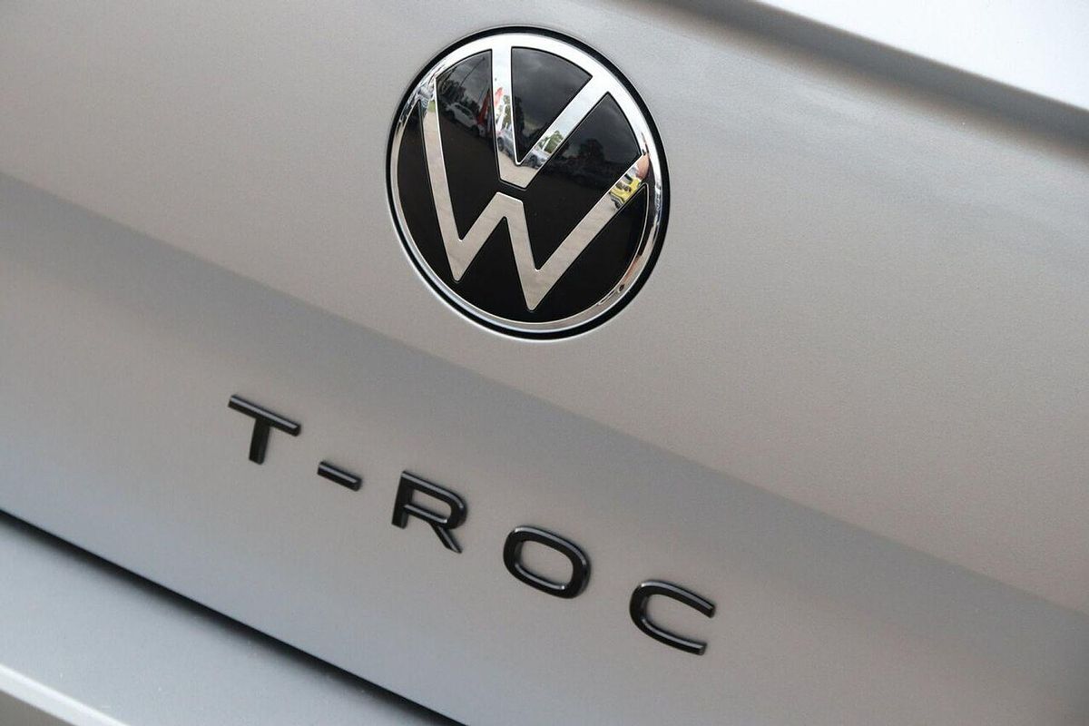 2024 Volkswagen T-Roc 140TSI R-Line D11