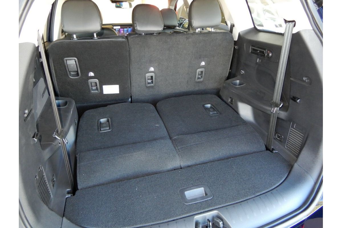 2025 Mahindra XUV700 AX7L MY25