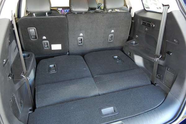 2025 Mahindra XUV700 AX7L MY25