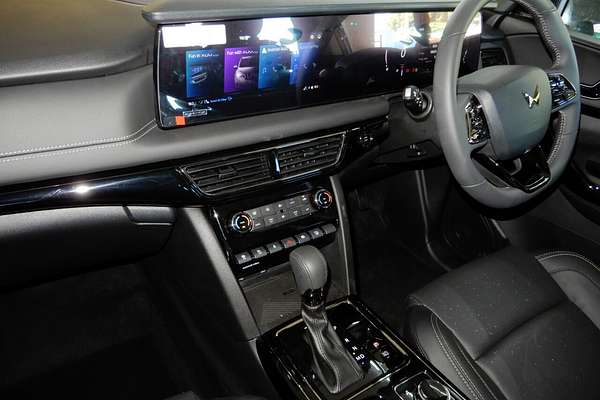2025 Mahindra XUV700 AX7L MY25