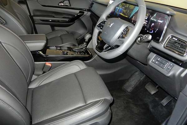 2025 Mahindra XUV700 AX7L MY25