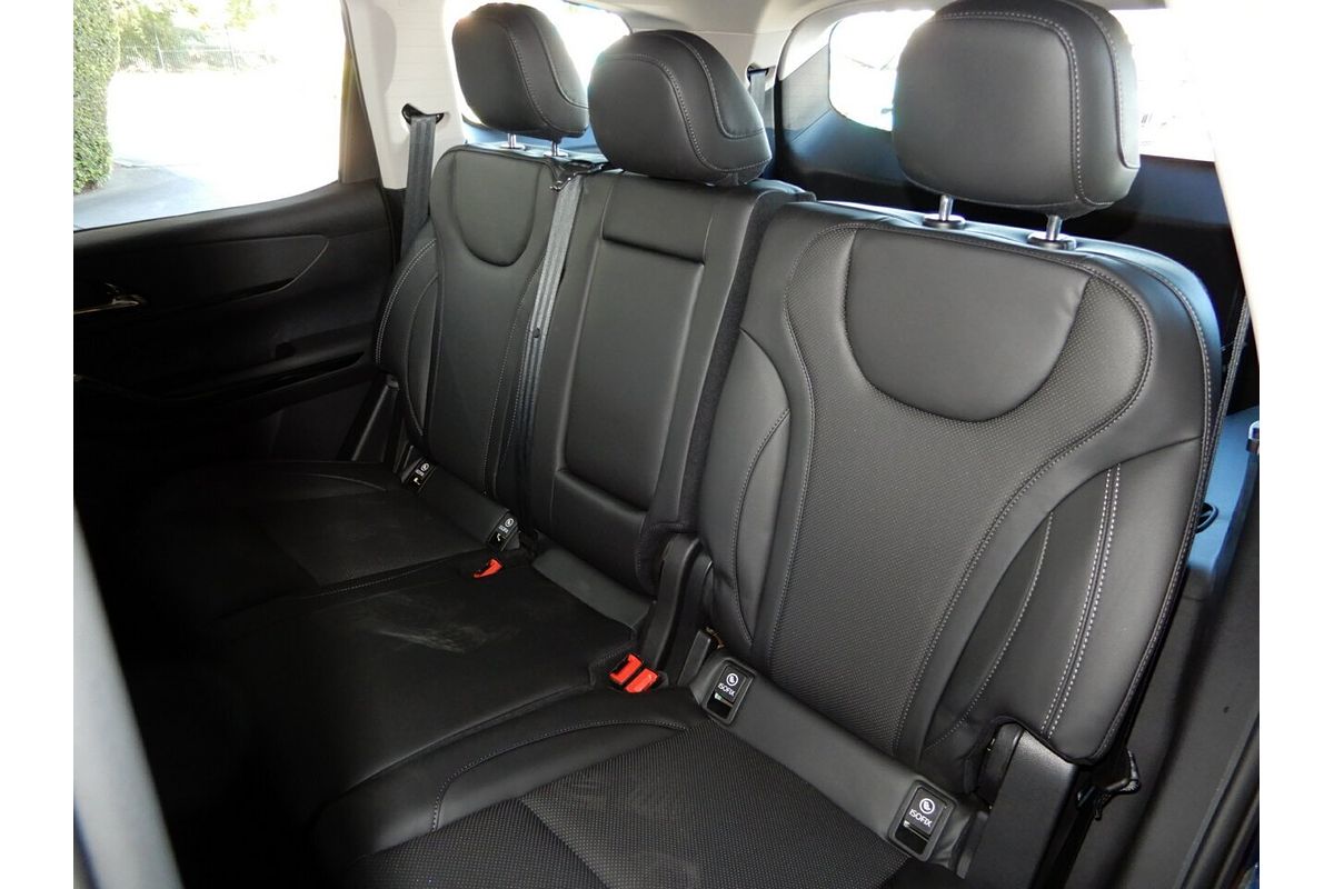 2025 Mahindra XUV700 AX7L MY25