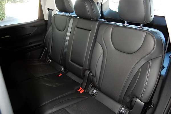 2025 Mahindra XUV700 AX7L MY25