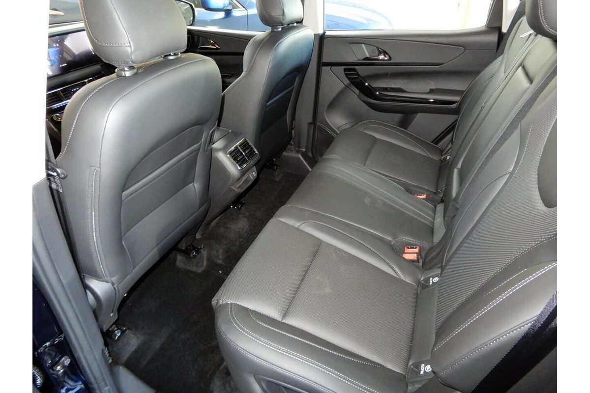 2025 Mahindra XUV700 AX7L MY25