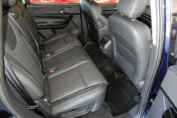 2025 Mahindra XUV700 AX7L MY25