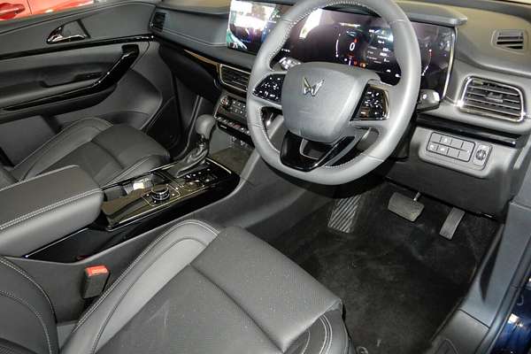 2025 Mahindra XUV700 AX7L MY25
