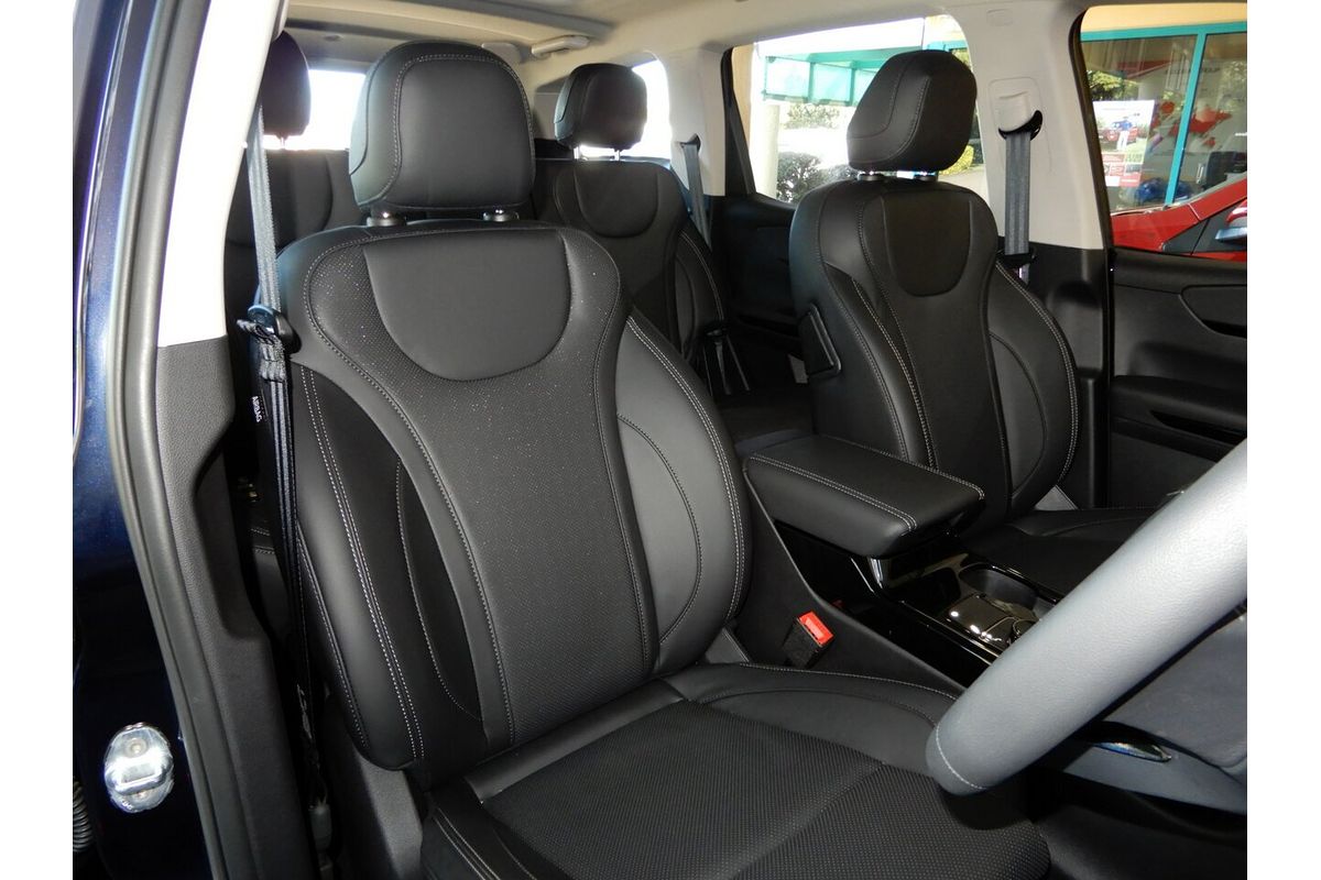 2025 Mahindra XUV700 AX7L MY25