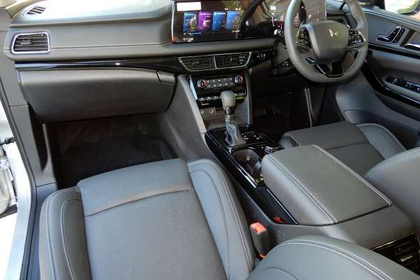 2025 Mahindra XUV700 AX7L MY25