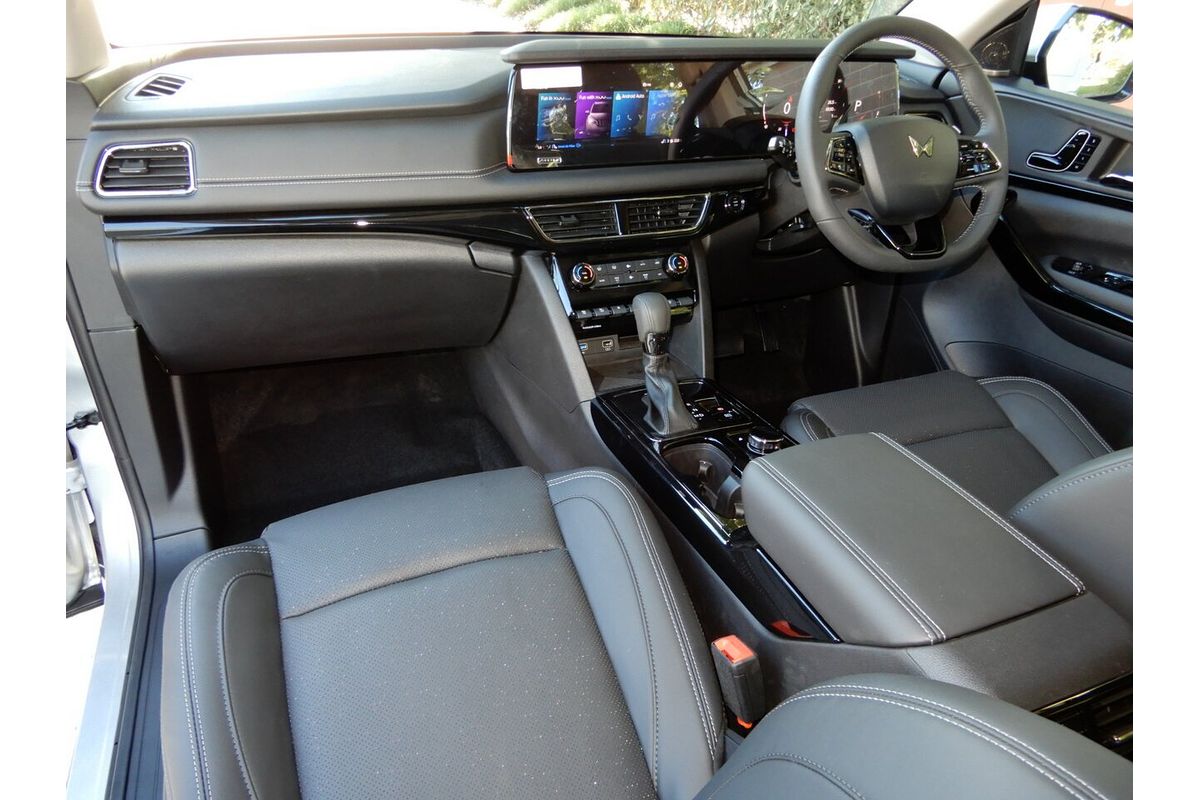 2025 Mahindra XUV700 AX7L MY25