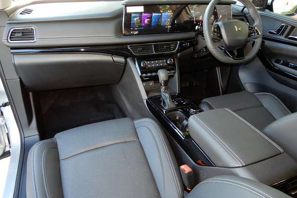 2025 Mahindra XUV700 AX7L MY25