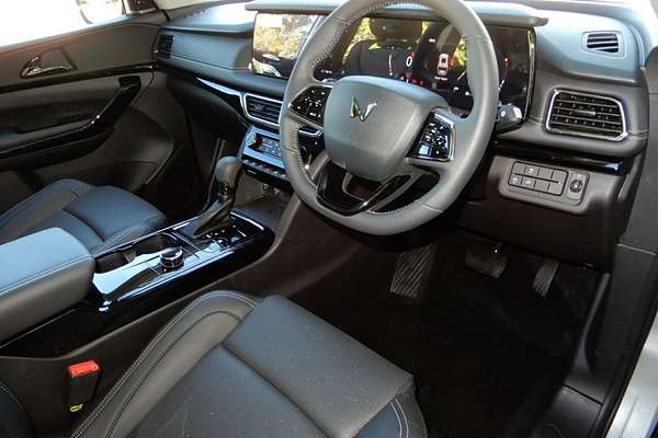 2025 Mahindra XUV700 AX7L MY25