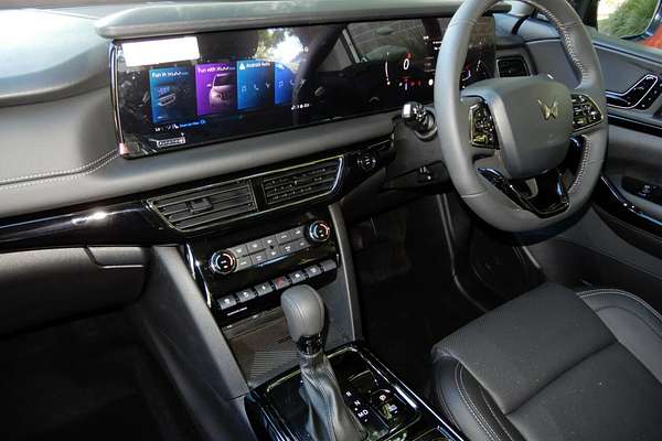 2025 Mahindra XUV700 AX7L MY25