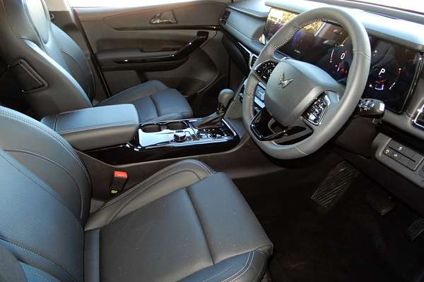 2025 Mahindra XUV700 AX7L MY25