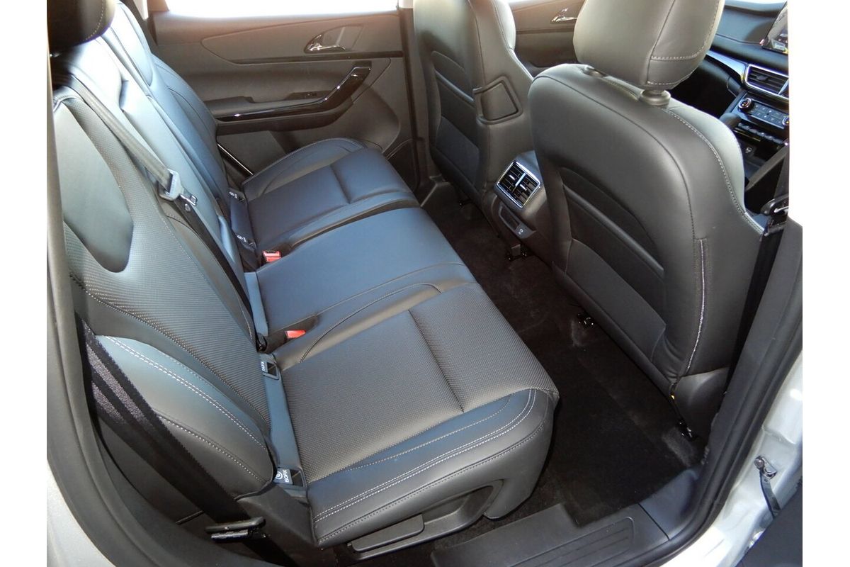 2025 Mahindra XUV700 AX7L MY25