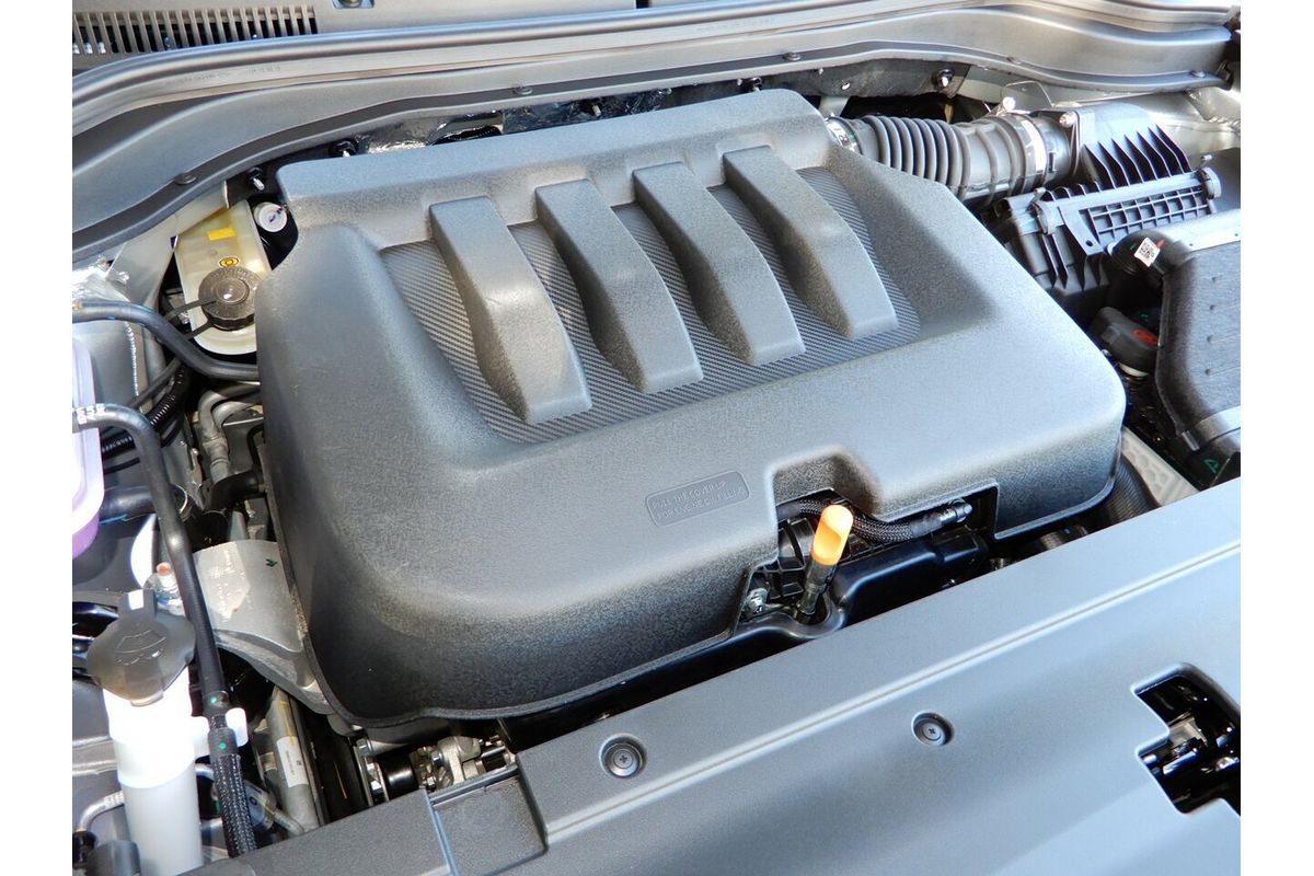 2025 Mahindra XUV700 AX7L MY25