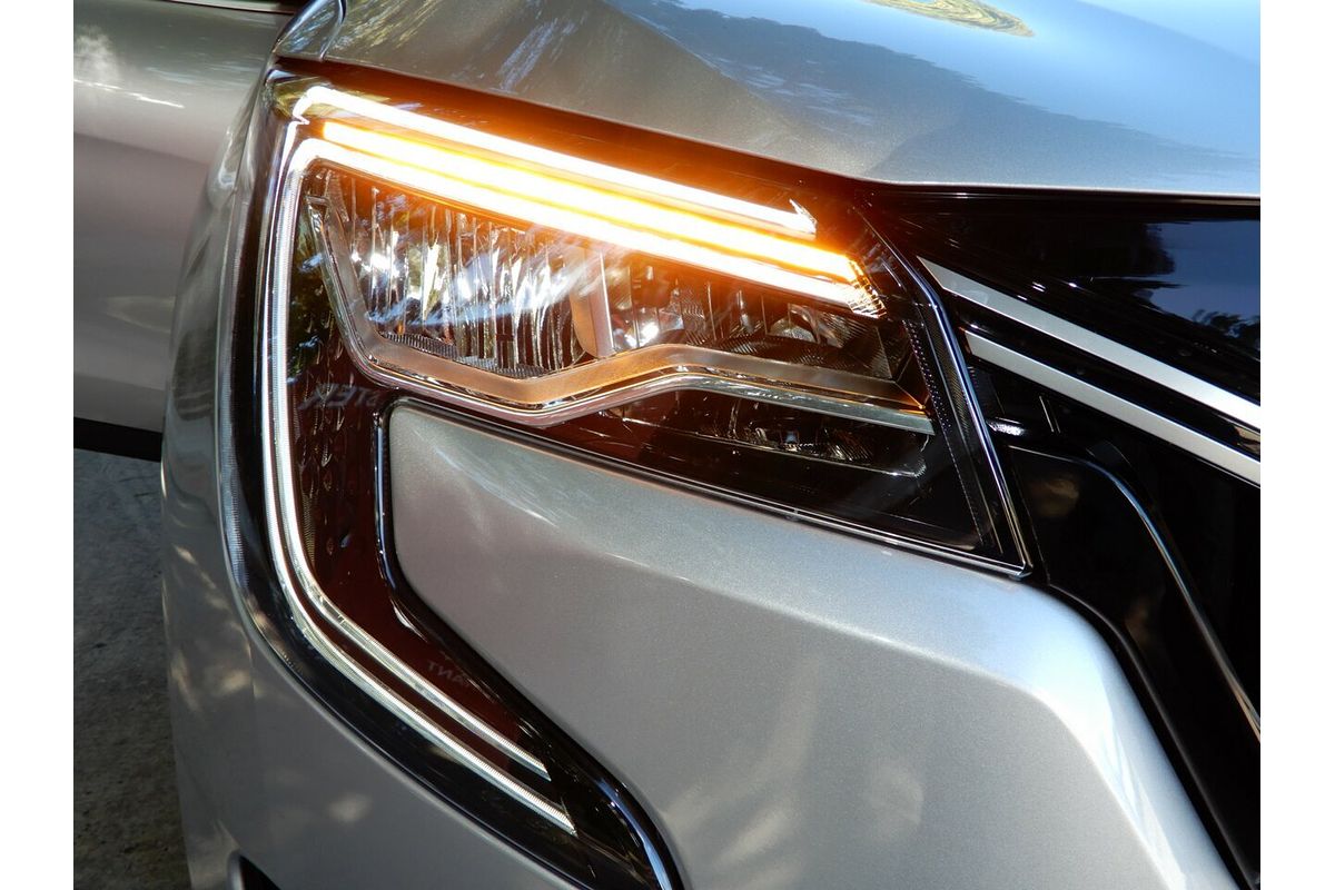 2025 Mahindra XUV700 AX7L MY25