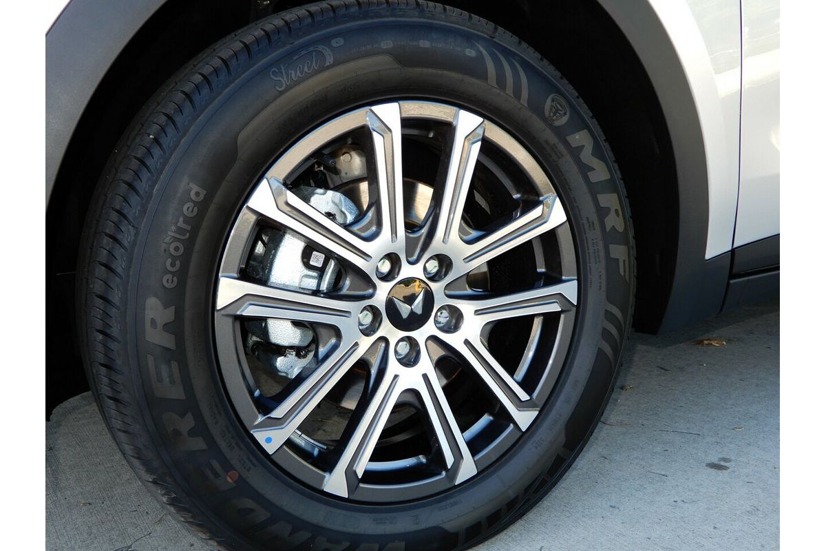 2025 Mahindra XUV700 AX7L MY25