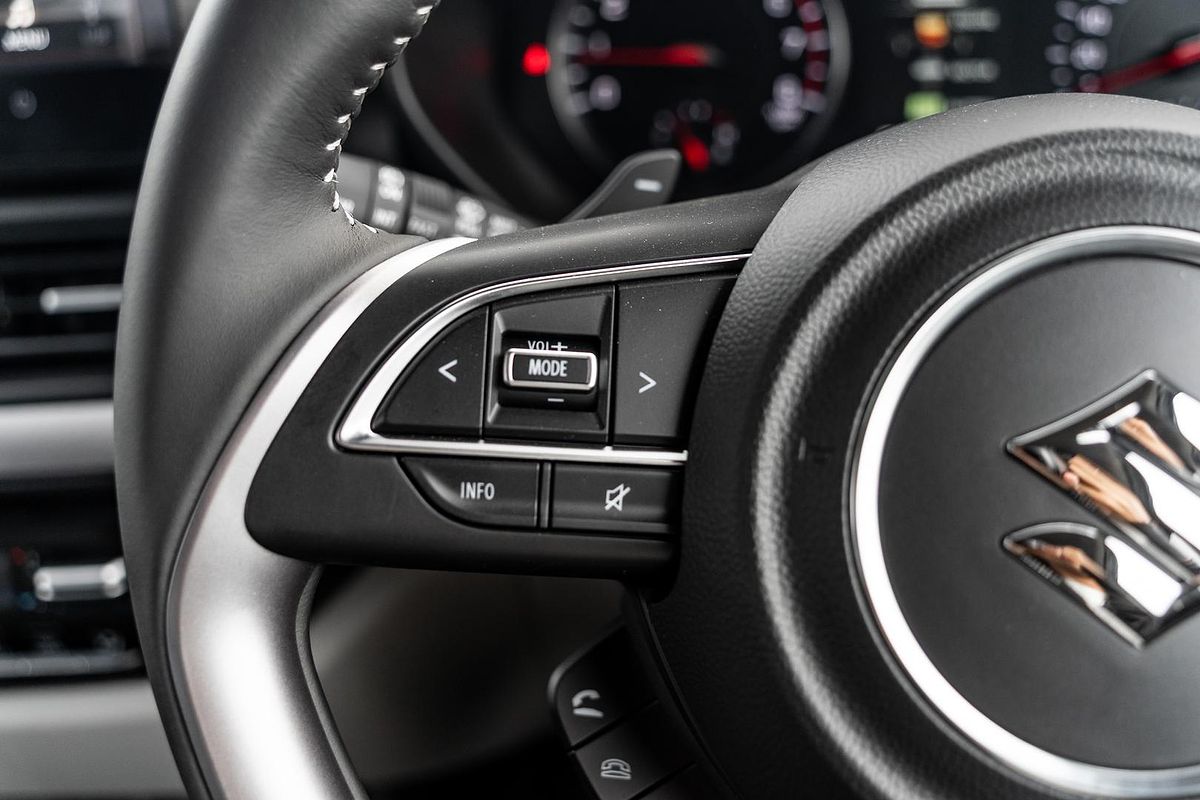 2025 Suzuki Swift Hybrid GLX UZ