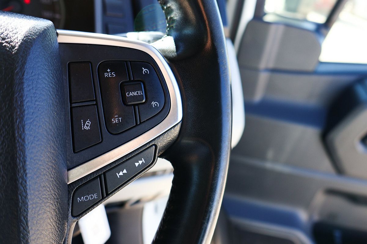 2020 Toyota Hiace Commuter GDH322R