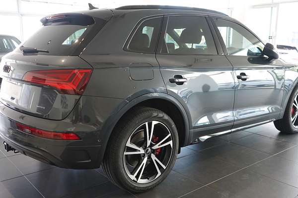 2024 Audi Q5 45 TFSI Dynamic Black FY