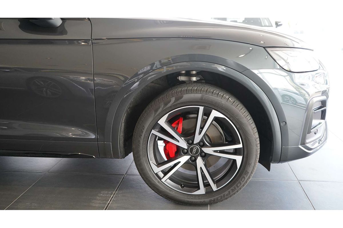 2024 Audi Q5 45 TFSI Dynamic Black FY