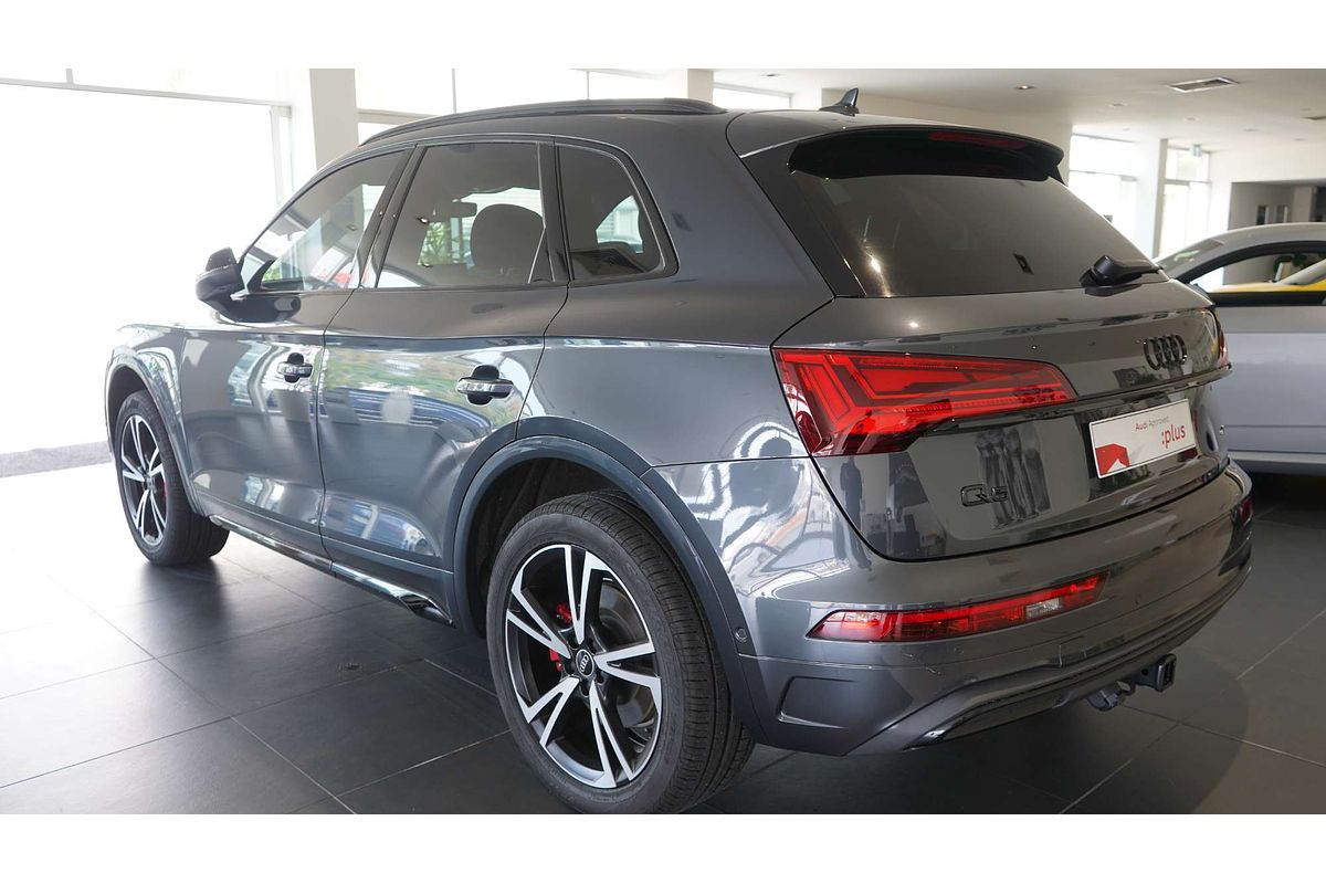 2024 Audi Q5 45 TFSI Dynamic Black FY