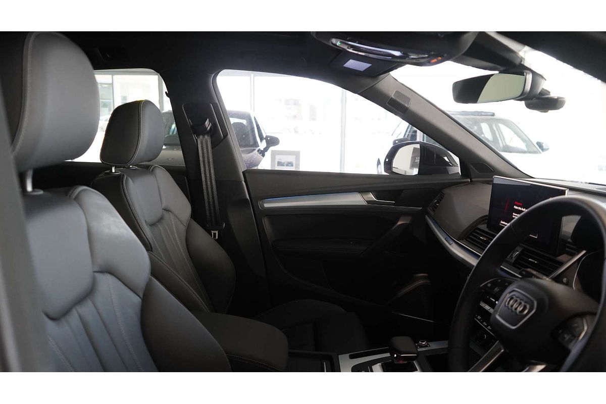 2024 Audi Q5 45 TFSI Dynamic Black FY