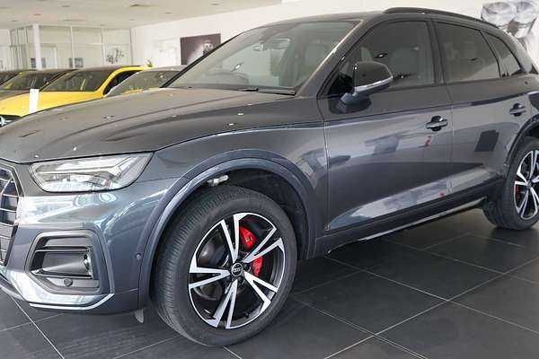 2024 Audi Q5 45 TFSI Dynamic Black FY