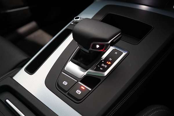2024 Audi Q5 45 TFSI Dynamic Black FY