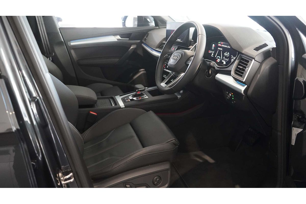 2024 Audi Q5 45 TFSI Dynamic Black FY