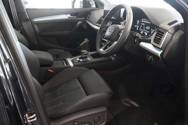 2024 Audi Q5 45 TFSI Dynamic Black FY