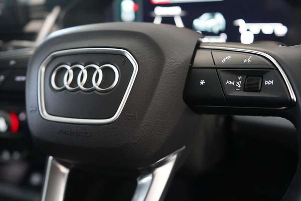 2024 Audi Q5 45 TFSI Dynamic Black FY