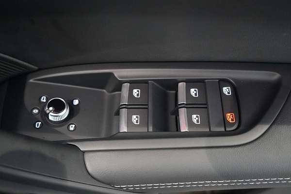2024 Audi Q5 45 TFSI Dynamic Black FY