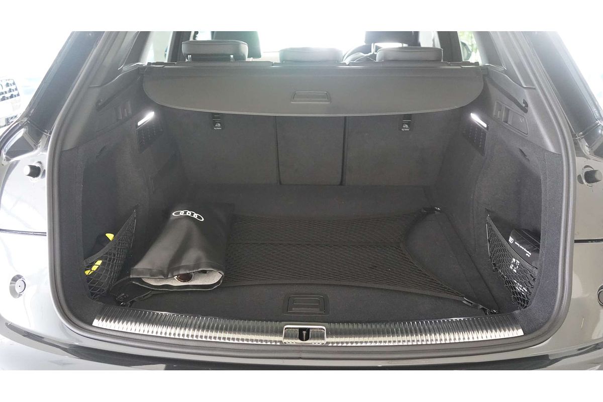 2024 Audi Q5 45 TFSI Dynamic Black FY
