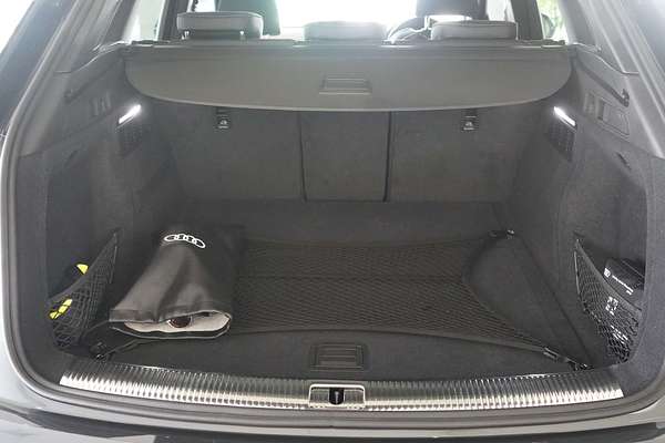 2024 Audi Q5 45 TFSI Dynamic Black FY