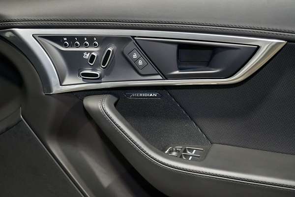 2022 Jaguar F-TYPE R X152