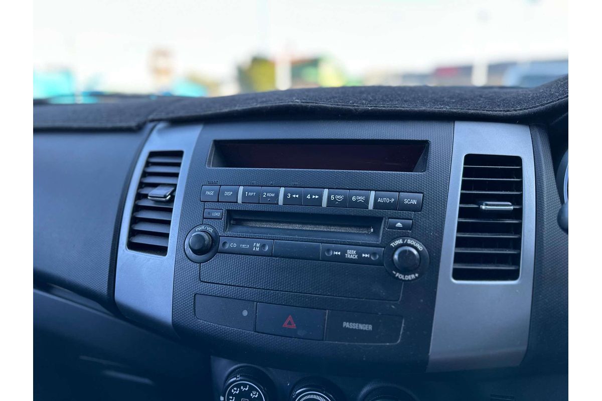 2011 Mitsubishi Outlander LS ZH