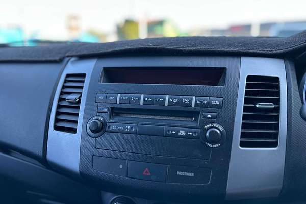 2011 Mitsubishi Outlander LS ZH