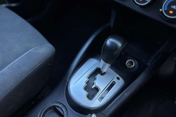 2011 Mitsubishi Outlander LS ZH