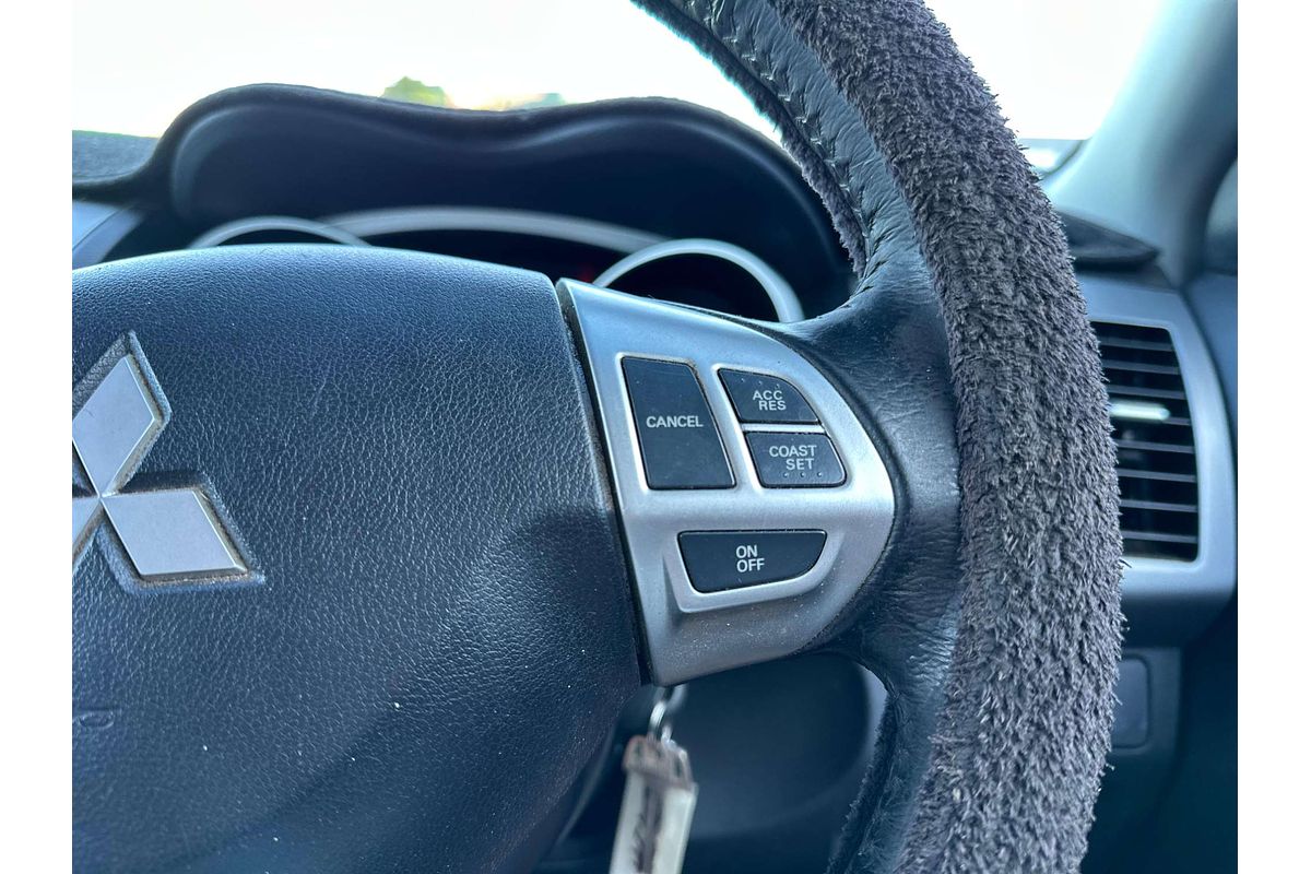 2011 Mitsubishi Outlander LS ZH