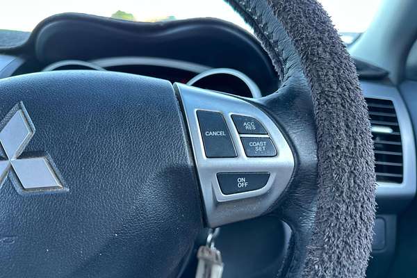 2011 Mitsubishi Outlander LS ZH