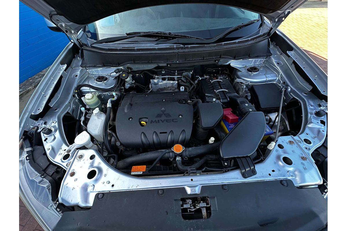 2011 Mitsubishi Outlander LS ZH