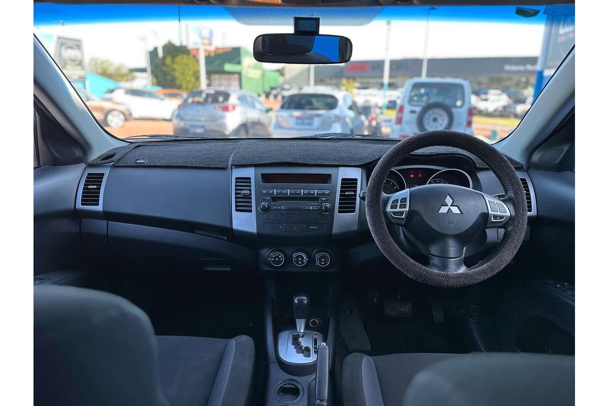 2011 Mitsubishi Outlander LS ZH
