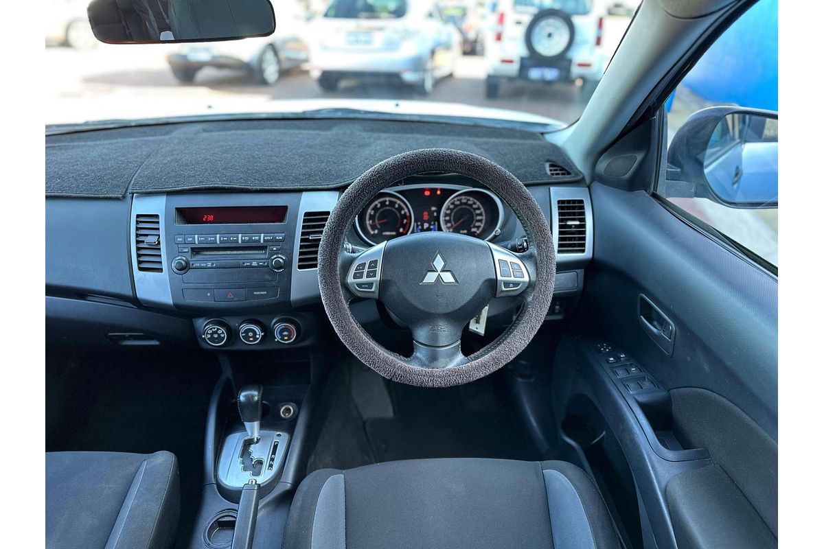 2011 Mitsubishi Outlander LS ZH