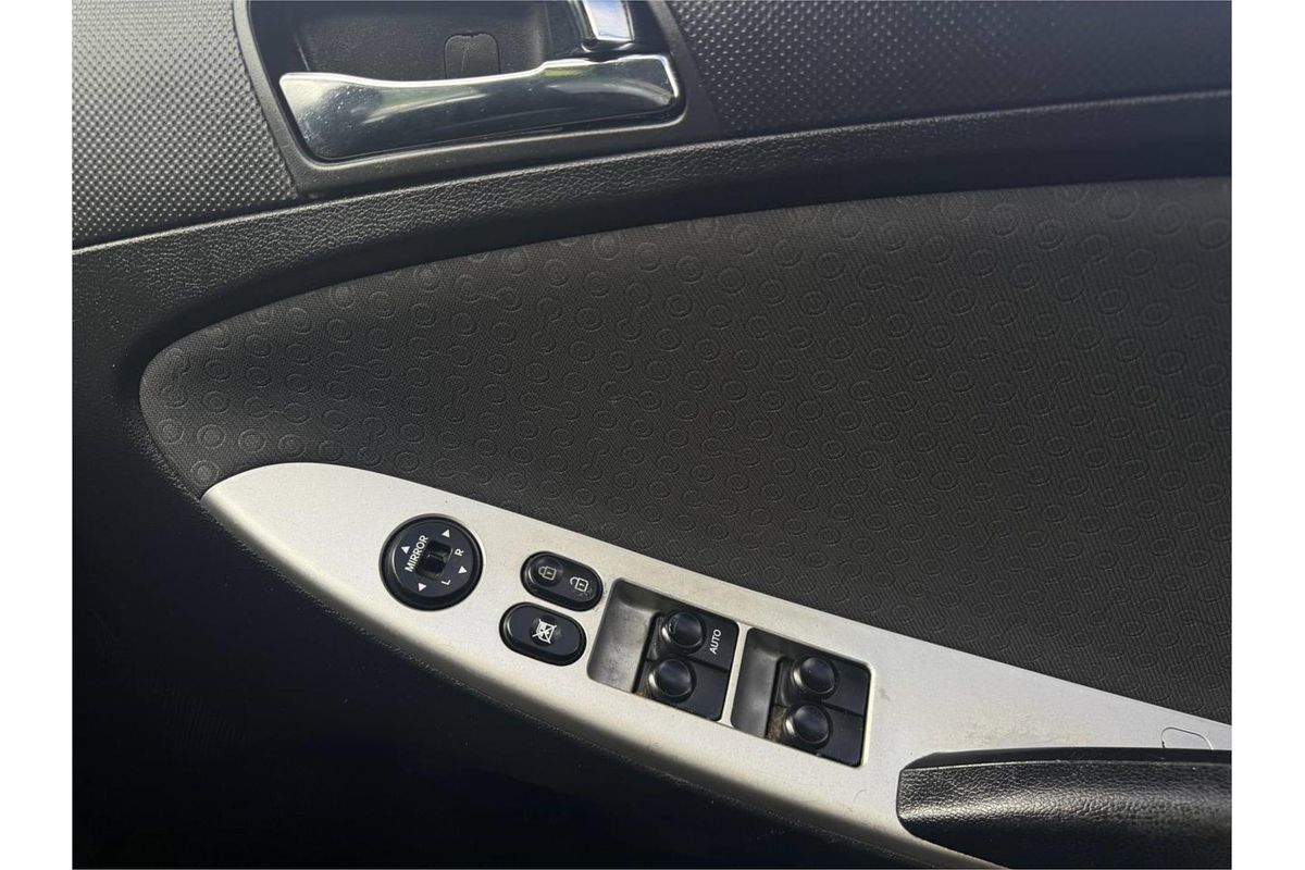 2011 Hyundai ACCENT ELITE RB