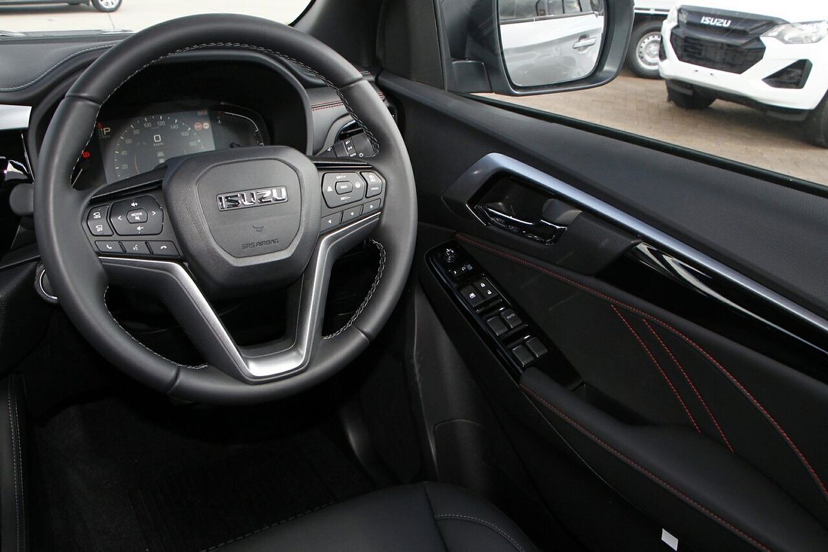 2025 Isuzu MU-X X-TERRAIN