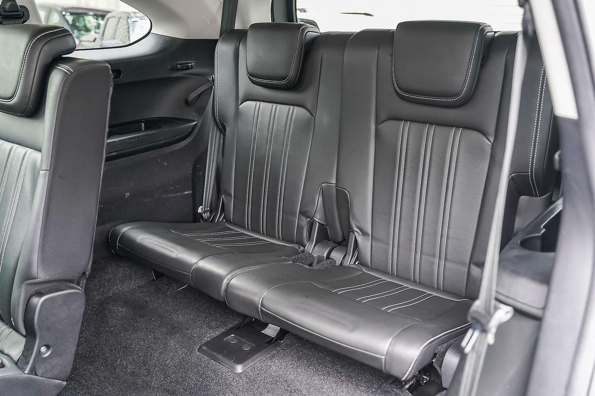 2023 Isuzu MU-X LS-T
